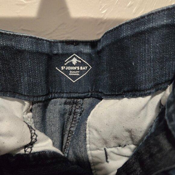 Levis Capris by St. John’s Bay – Size 10 – Lightly Loved - Picture 2 of 4